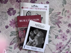 Magazines that report on news, exhibitions, books and auctions in the Art World