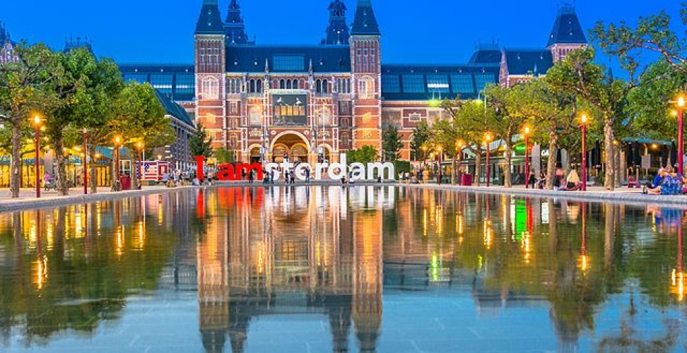 Amsterdam_-_Rijksmuseum_-_panoramio_-_Nikolai_Karaneschev